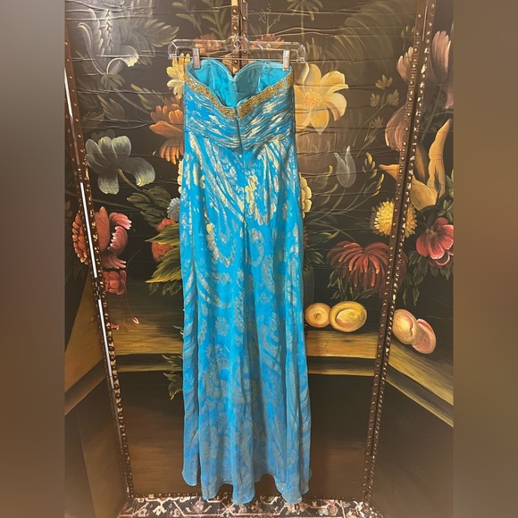 Aidan Mattox Beaded Silk strapless gown for prom or events (D3) - Picture 4 of 7